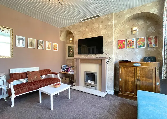 Sheffield\'S 3Br Retreat
